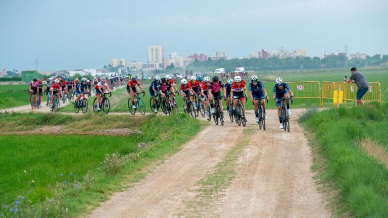 Torna la Clàssica de l’Arròs, una carrera de bicicletes única