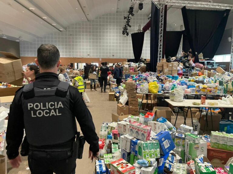 La Policia Local de Sueca presta el seu suport en els municipis més afectats per la DANA