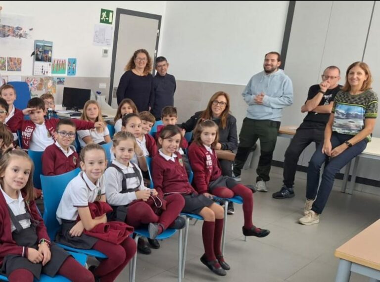 Escolars de Sueca participen en una activitat amb usuaris i usuàries del Centre Ocupacional Municipal