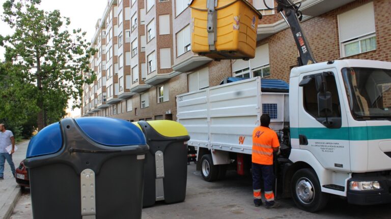 Sueca inicia l’expedient per a la nova contractació del servei de neteja viària