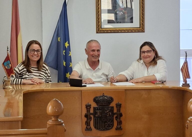 Mª Ángeles Romero pren possessió com a nova secretària-interventora de l’ELM del Perelló
