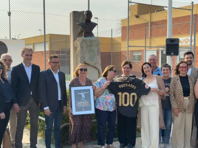 Llegenda eterna: Sueca es bolca en l’acte central de l’Any Puchades
