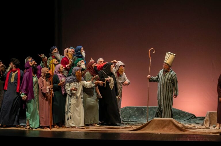 L’Escola Municipal de Teatre de Sueca estrena l’adaptació de ‘La vida de Brian’